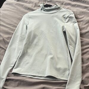 Alo long sleeve with hood NWOT